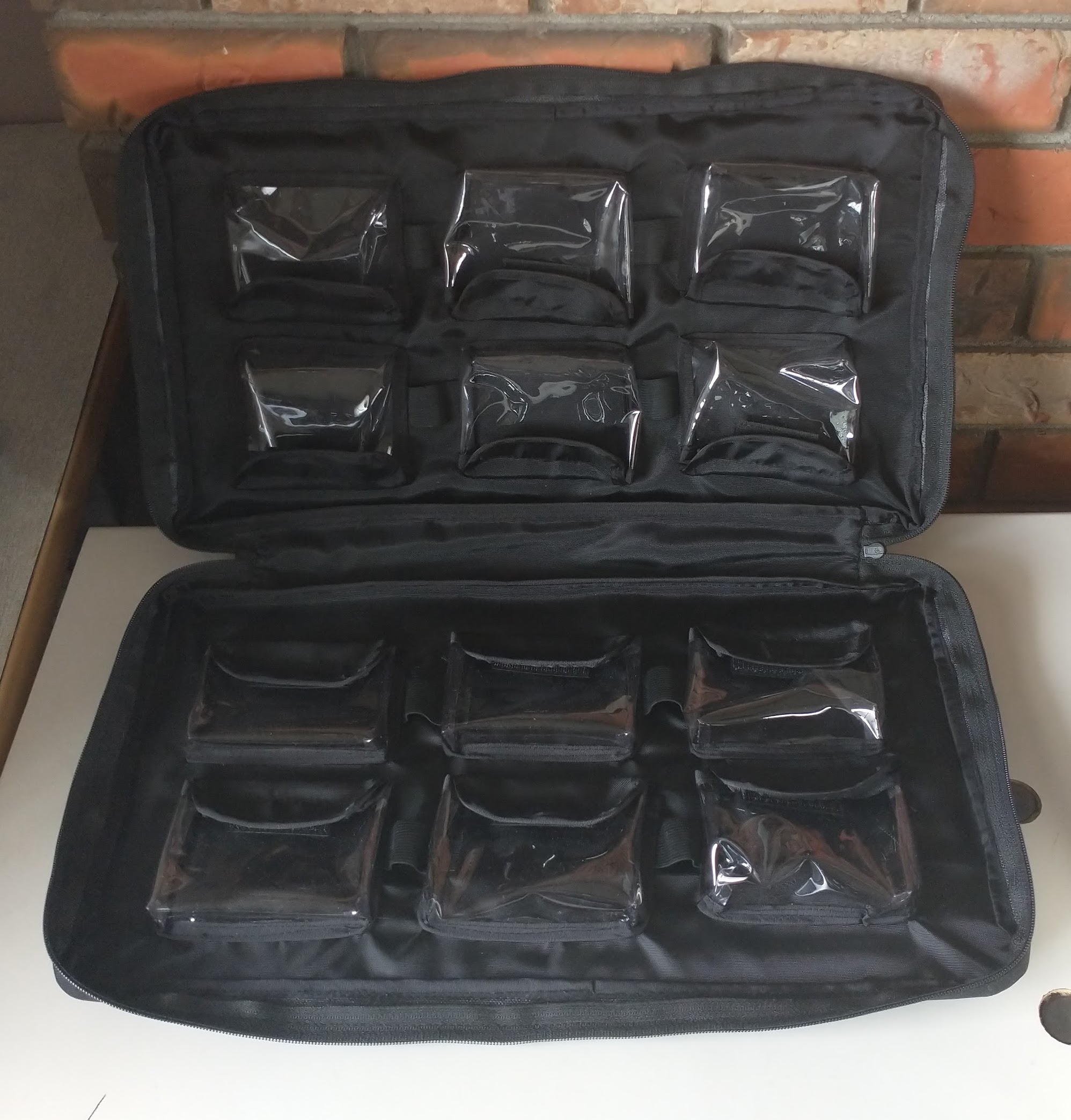 Portfolio with 12 pouches