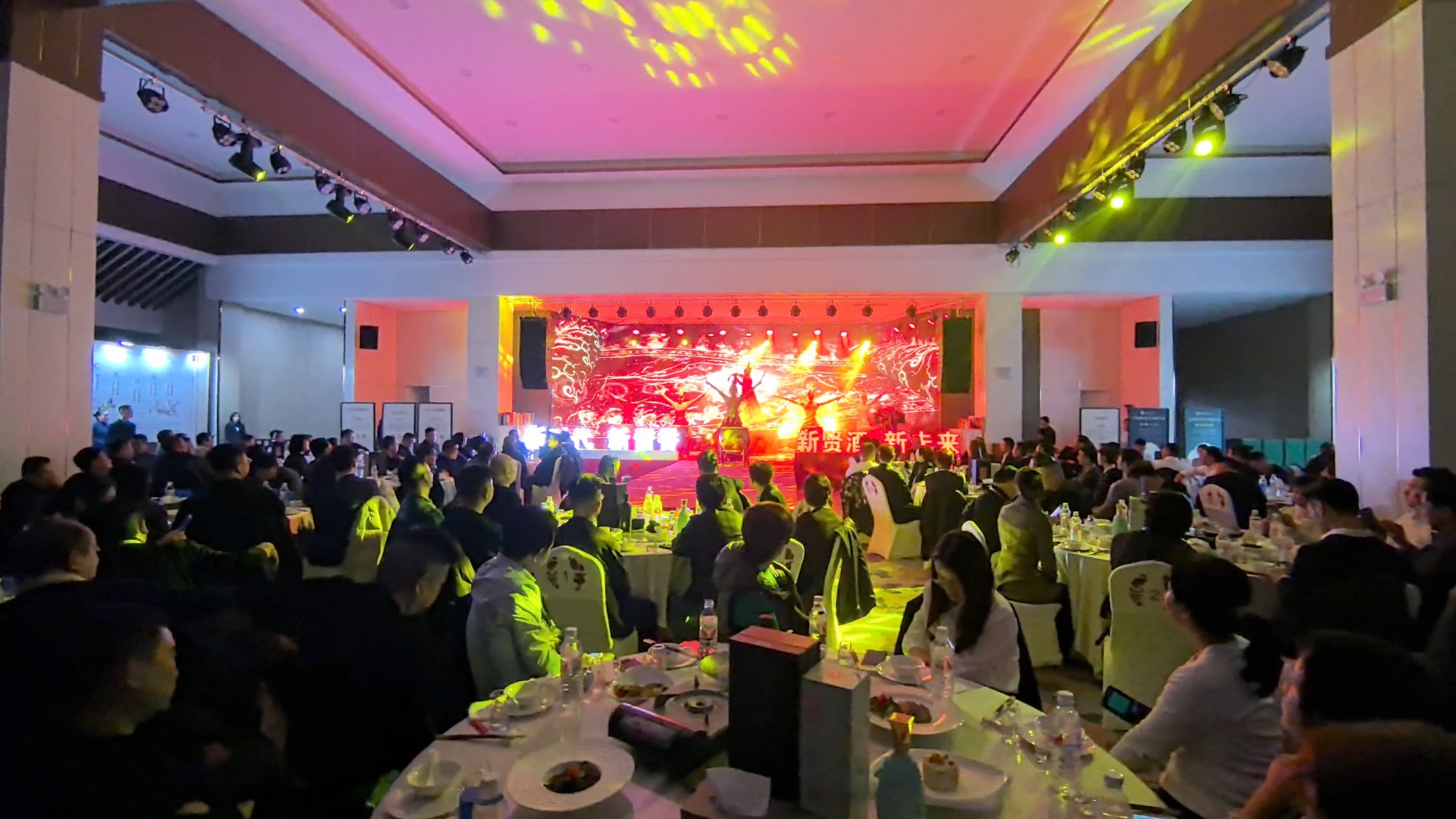 全国上百家大型企业家走访贤酒，共鉴品质，共谋发展