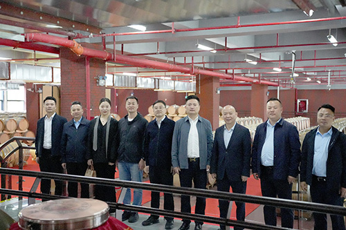 强强联手！贵州贤酒赴仁怀酱酒集团考察交流，共拓产业新未来